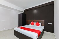 OYO 30876 White Palace Tourist Home