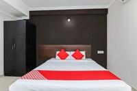 OYO 30876 White Palace Tourist Home