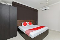 OYO 30876 White Palace Tourist Home