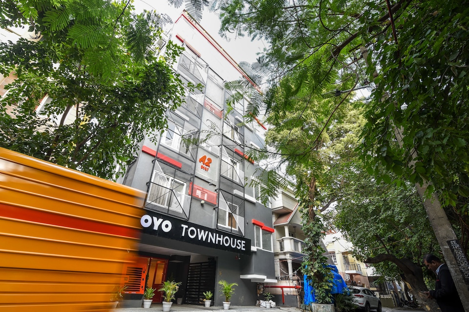 OYO Townhouse 255 Indiranagar Double Road, Indiranagar Bangalore, Bangalore