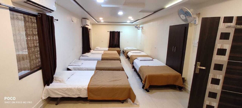 OYO Flagship 30884 NR Hospitality, Railway Station Mathura, Mathura