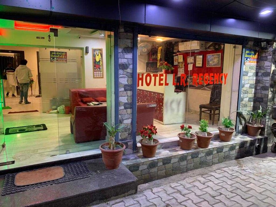 OYO Flagship 30884 NR Hospitality, Railway Station Mathura, Mathura