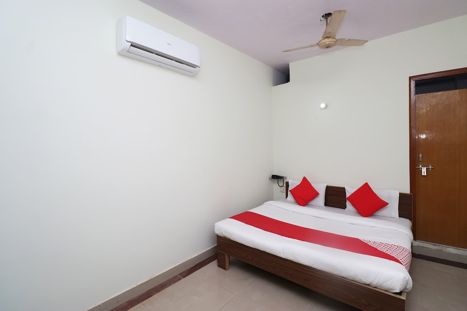 OYO 30907 Hotel Big Bell, Corporate Complex, Agra