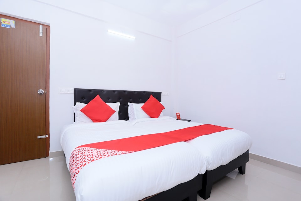 OYO 30973 Thulasi Inn, Pallimukku Kochi, Kochi