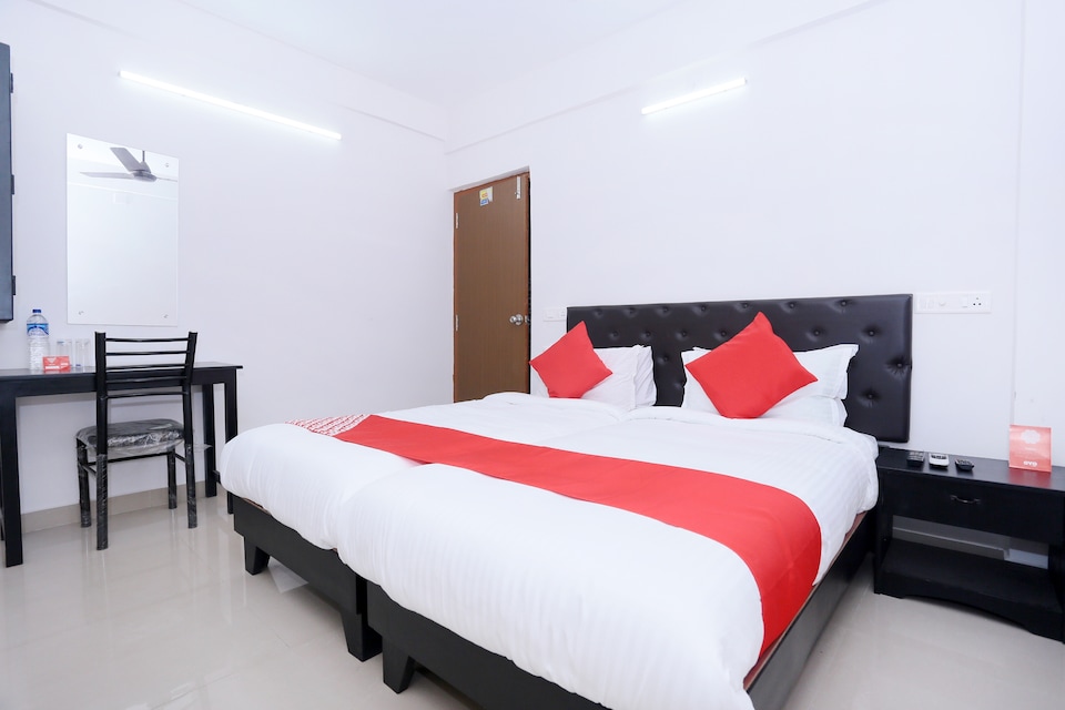 OYO 30973 Thulasi Inn, Pallimukku Kochi, Kochi