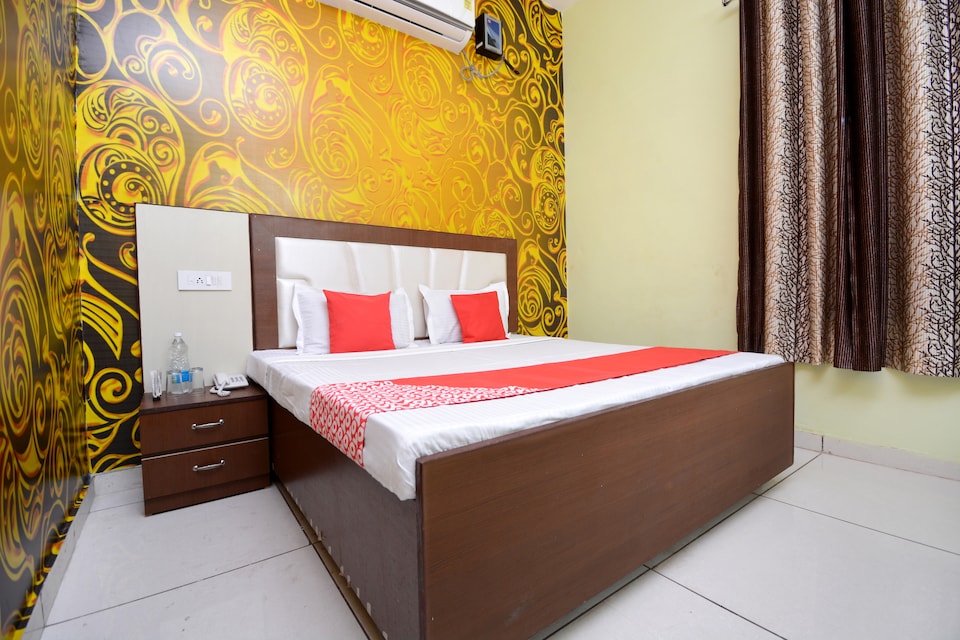 OYO 30976 hotel king classic, Zirakpur, Zirakpur