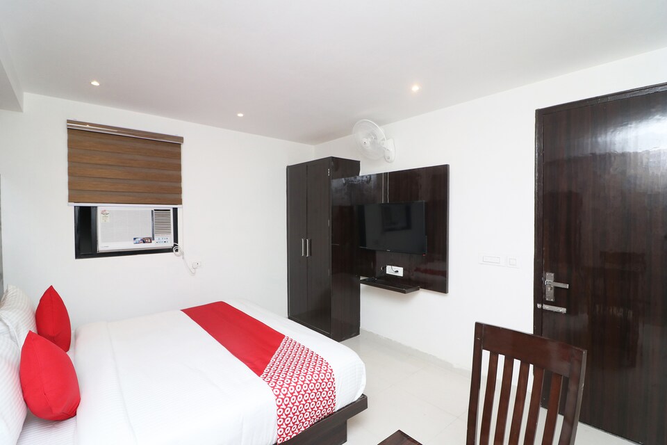 OYO 30997 Iconic Suites, Airport Delhi, Delhi Transit