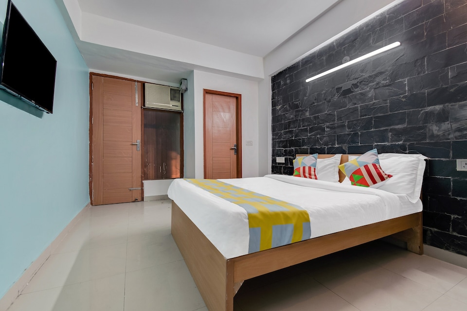OYO 31008 Contemporary Stay Aone Inn, Noida City, Noida