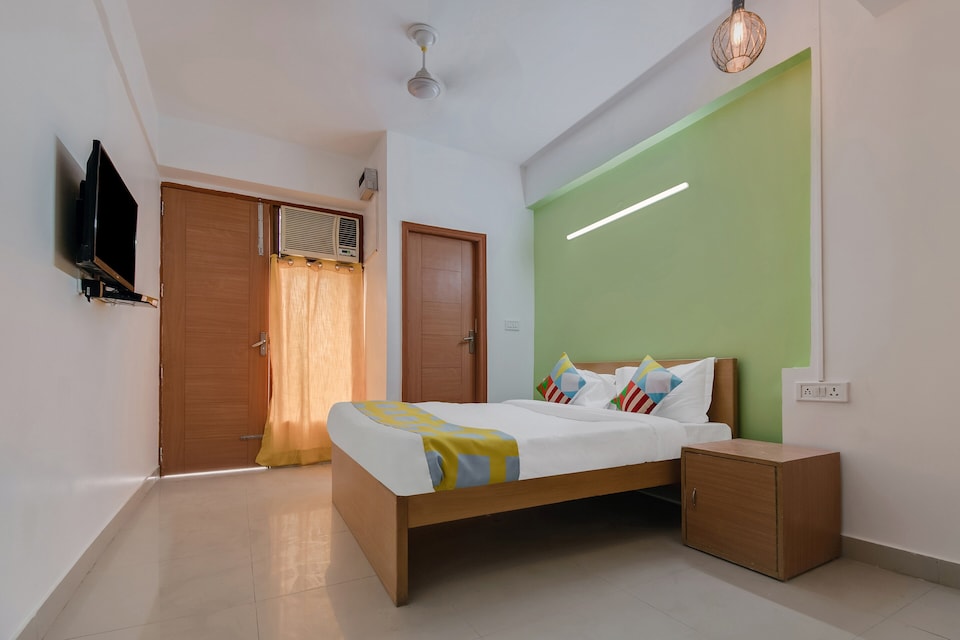 OYO 31008 Contemporary Stay Aone Inn, Noida City, Noida