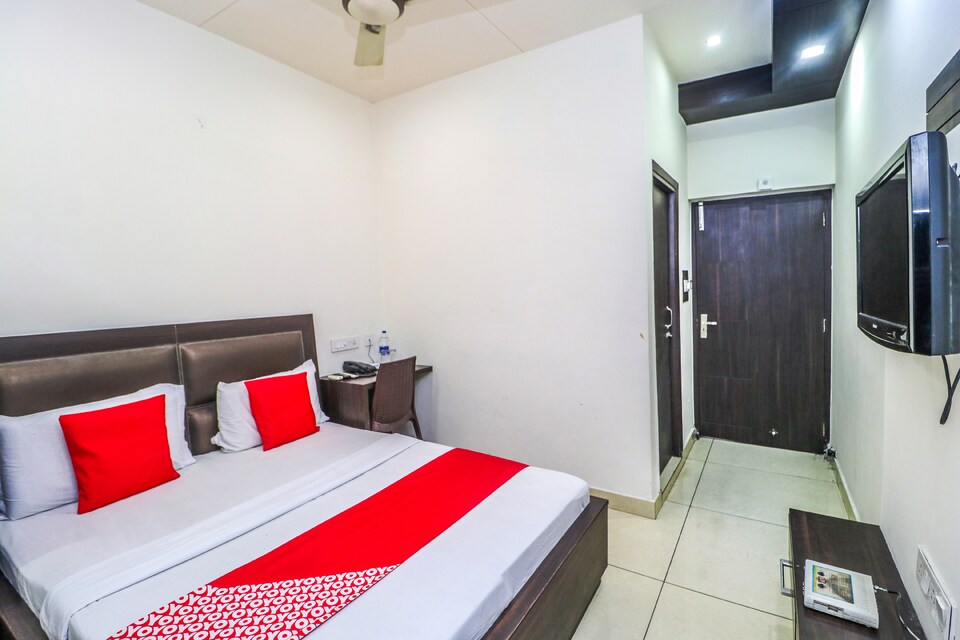 OYO 31023 Hotel Sartaj, Ludhiana Railway Station, Ludhiana