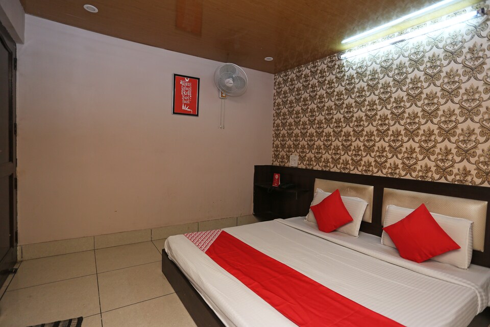 OYO 31037 होटल झिलमिल, Rohtak, रोहतक