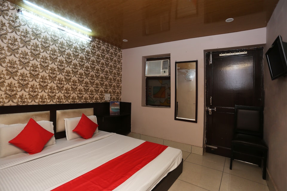 OYO 31037 होटल झिलमिल, Rohtak, रोहतक