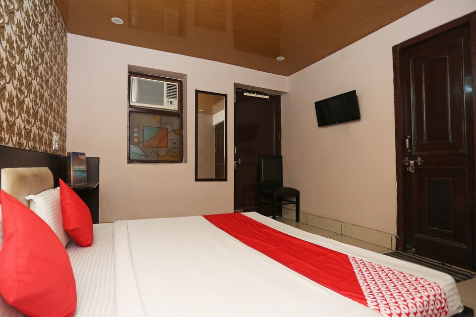 OYO 31037 होटल झिलमिल, Rohtak, रोहतक