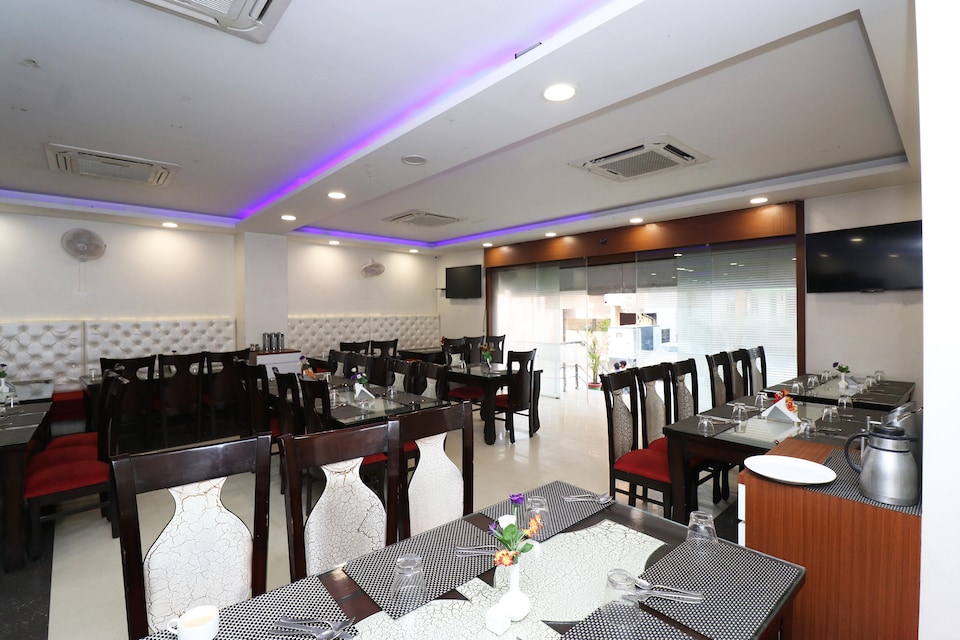 Capital O 31041 Hotel Purvanchal, Cantonment, Varanasi