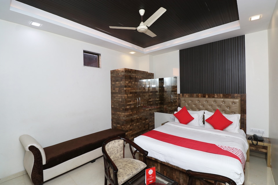 Capital O 31041 Hotel Purvanchal, Cantonment, Varanasi