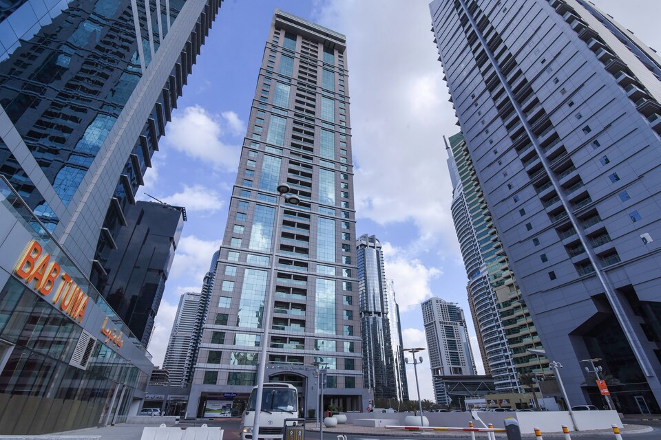 OYO Home 164 2BHK Lake View, Jumeirah Lake Towers Dubai, Dubai