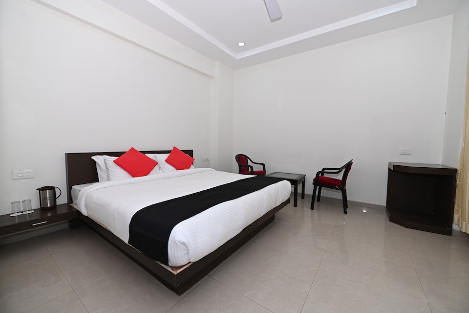 Capital O 31126 Club 7, Civil Lines Bareilly, Bareilly