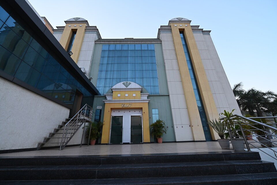 Capital O 31126 Club 7, Civil Lines Bareilly, Bareilly