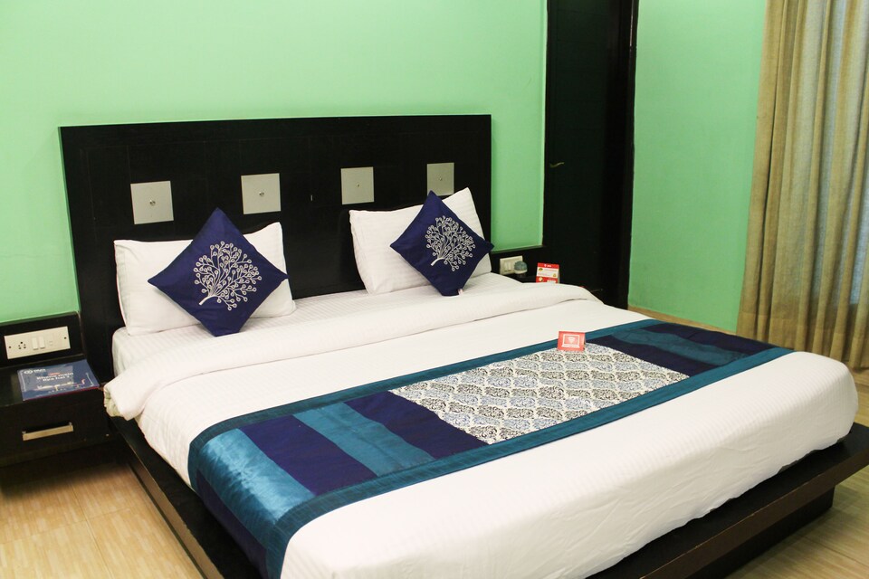 OYO Rooms 077 Moulsari Avenue DLF Phase 3, Cyber City Extension, Gurgaon