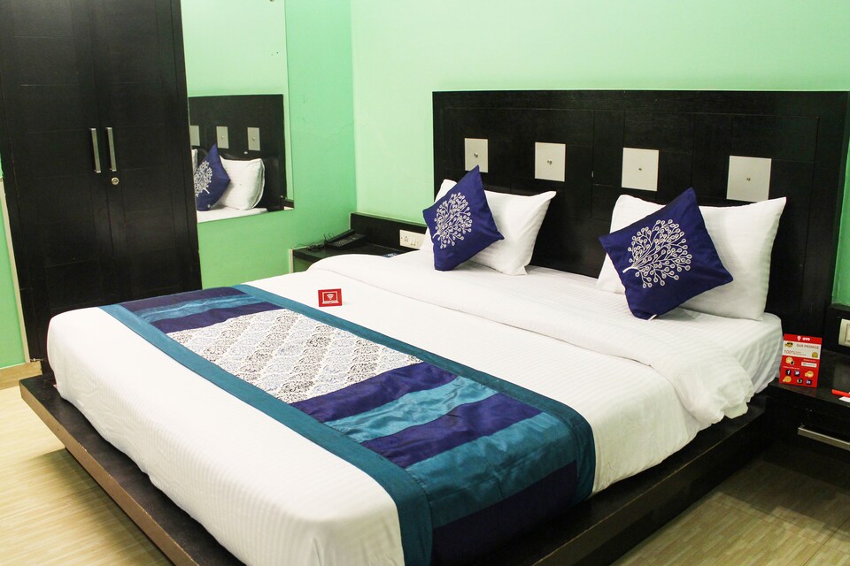OYO Rooms 077 Moulsari Avenue DLF Phase 3, Cyber City Extension, Gurgaon