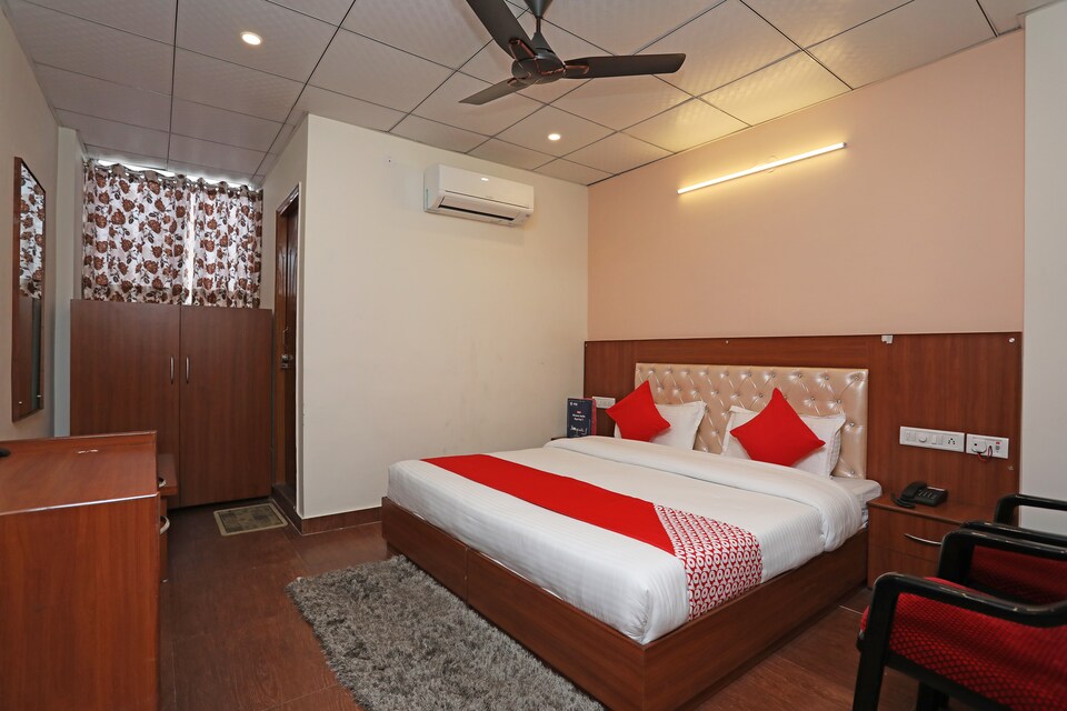 Capital O 33014 Bhagwati Palace Guest House, Dehradun ISBT, Dehradun