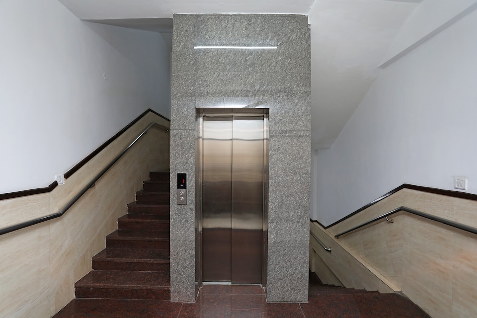 Capital O 33014 Bhagwati Palace Guest House, Dehradun ISBT, Dehradun