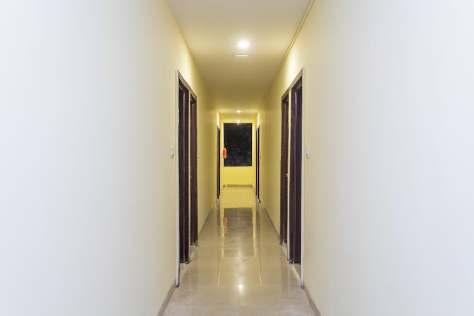 OYO Flagship 33019 Sartaaj Shanti Kamal Kunj, Rau, Indore