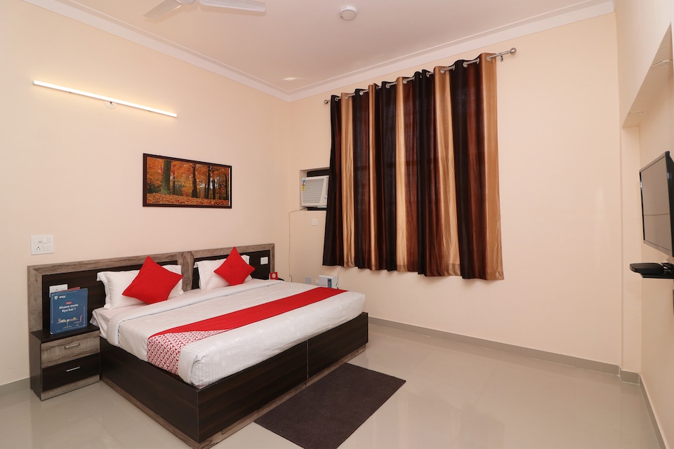 OYO 33025 Stay Bird Inn, Greater Noida, Noida
