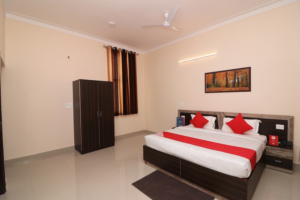 OYO 33025 Stay Bird Inn, Greater Noida, Noida