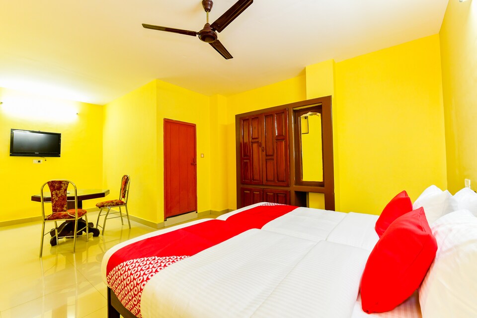 OYO 33027 Fourth Floor, Medical College - Pattom, Trivandrum