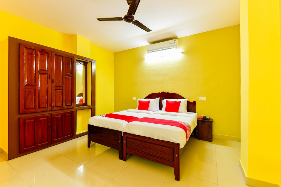 OYO 33027 Fourth Floor, Medical College - Pattom, Trivandrum