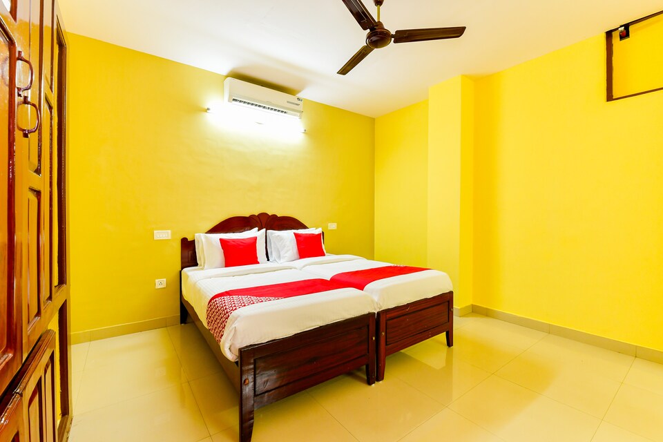 OYO 33027 Fourth Floor, Medical College - Pattom, Trivandrum