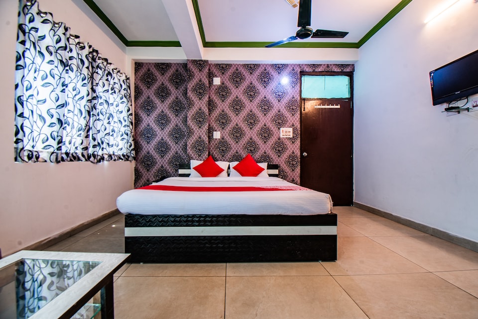 OYO 33381 Hotel Blue Star, Railway station Hajipur, Hajipur