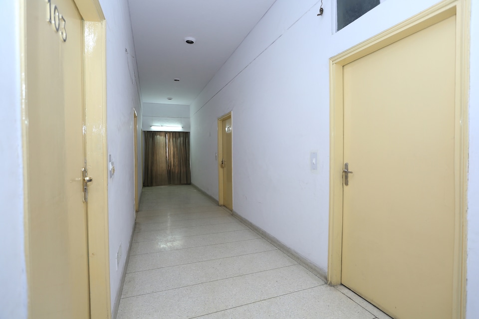 OYO 33385 Hotel Mandakini, Dehradun Railway Station, Dehradun