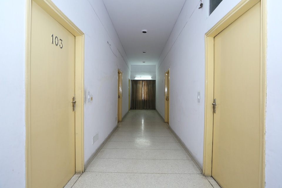 OYO 33385 Hotel Mandakini, Dehradun Railway Station, Dehradun