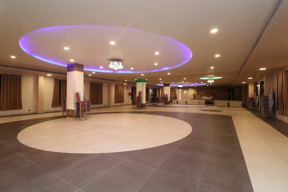 OYO 33387 Laxmi Lawn And Resort, Vikas Nagar Lucknow, Lucknow