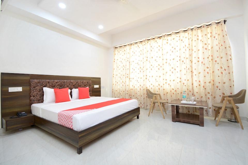 OYO 33394 Hotel Sunrise cave, Zirakpur, Zirakpur