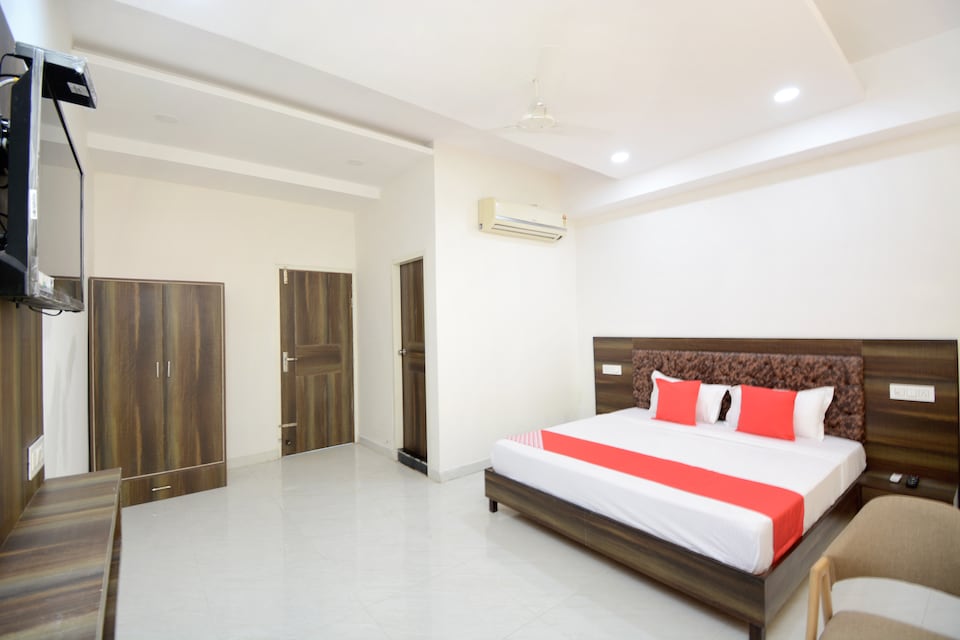 OYO 33394 Hotel Sunrise cave, Zirakpur, Zirakpur