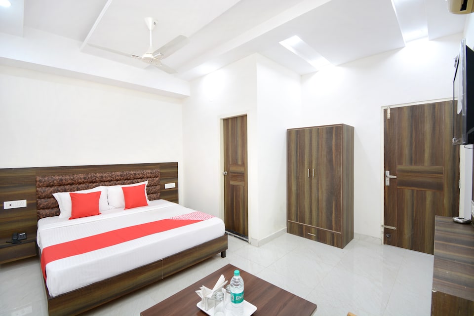 OYO 33394 Hotel Sunrise cave, Zirakpur, Zirakpur