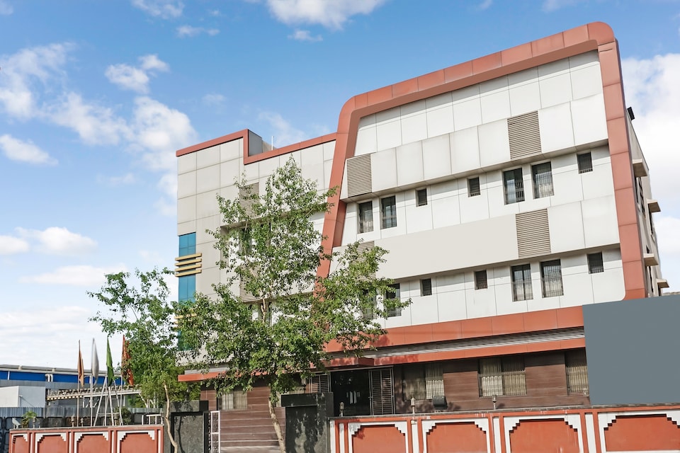 OYO 33396 Hotel Kartik, Waluj, Aurangabad