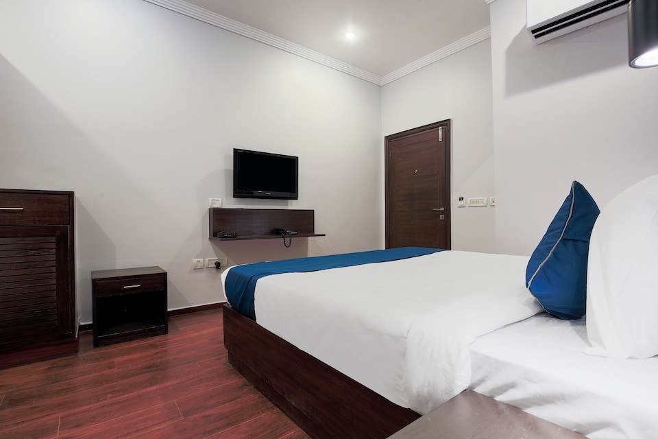 OYO SilverKey Huda City Centre Near Appu Ghar, HUDA CENTRE 1, Gurgaon