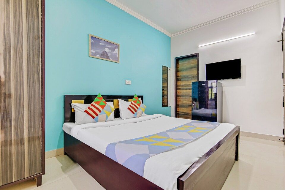 OYO 33418 Decent Studio Subhash Chowk, Sohna Road, Gurgaon