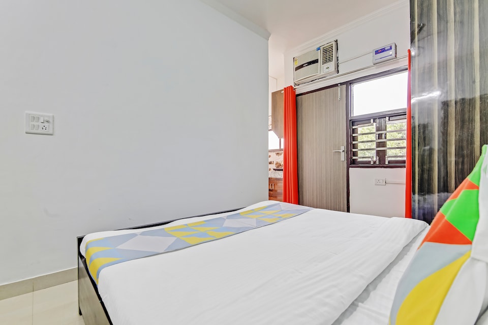 OYO 33418 Decent Studio Subhash Chowk, Sohna Road, Gurgaon