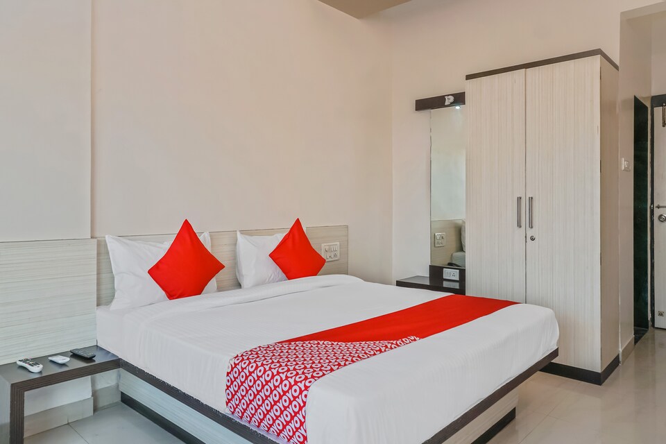 OYO 33421 JayShree Executive Restaurant & Lodge, Hadapsar Pune, Pune