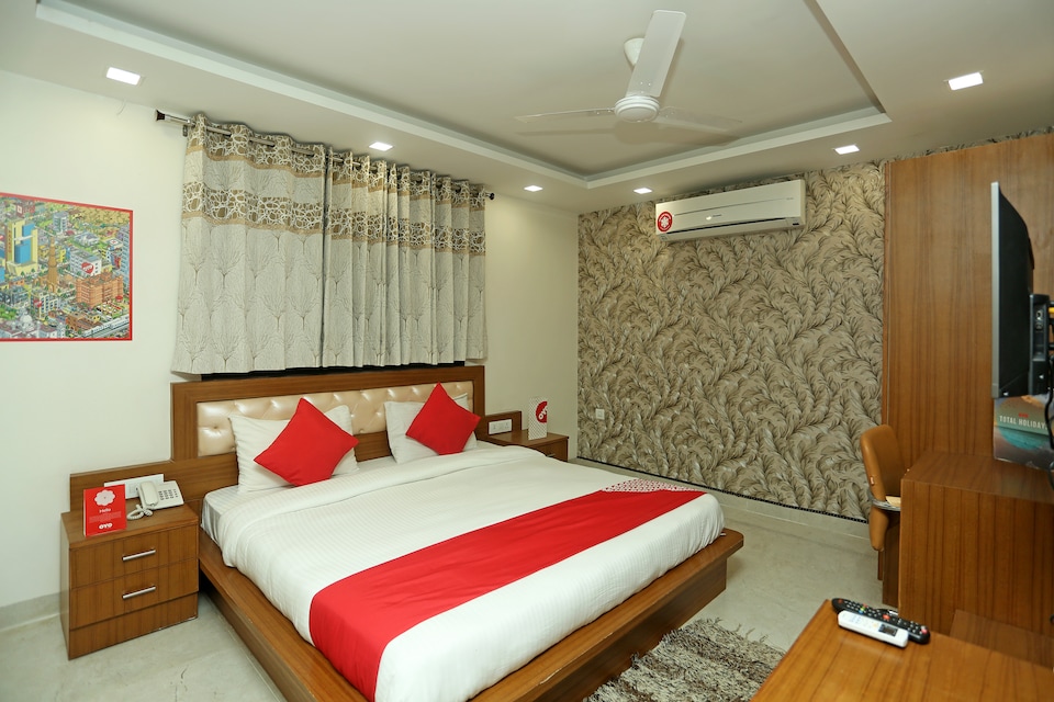 OYO 33424 Vrinda Palace, Prem Mandir Vrindavan, Vrindavan