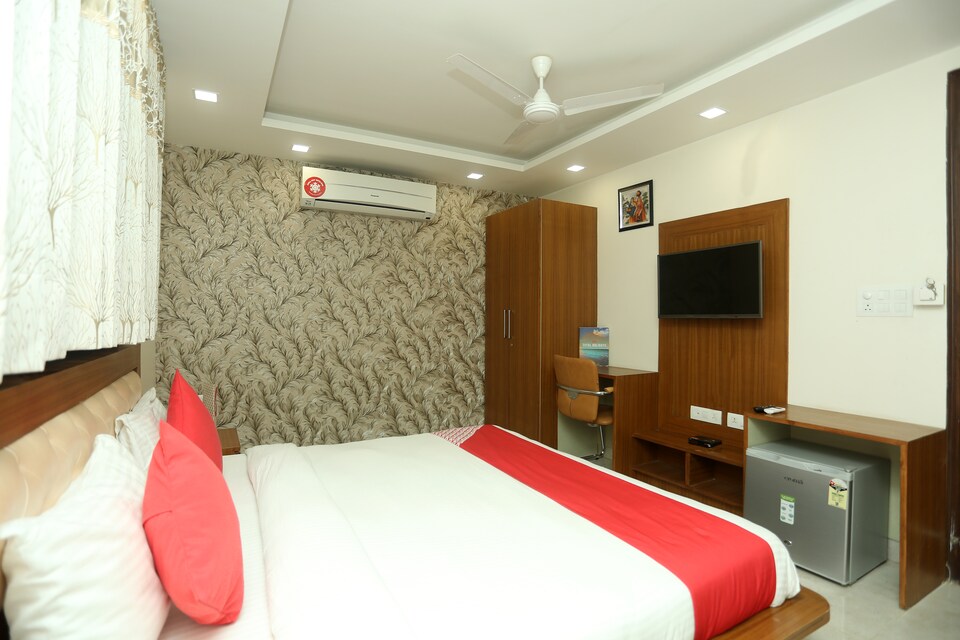 OYO 33424 Vrinda Palace, Prem Mandir Vrindavan, Vrindavan