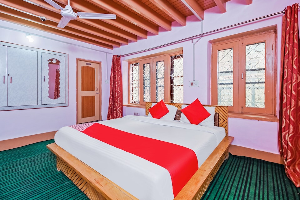 OYO 33430 Shawl Gh, Munawarabad, Srinagar