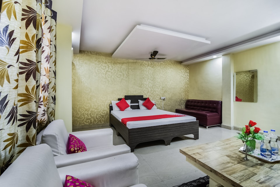 OYO 33438 Hotel Holiday Inn, Darbhanga city, Darbhanga