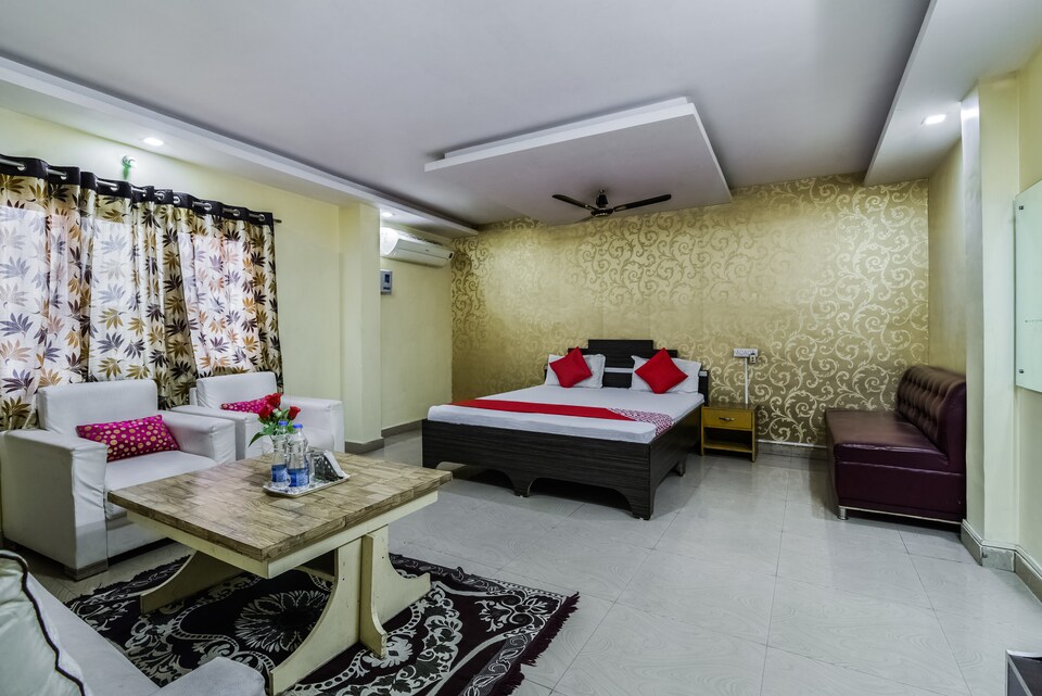 OYO 33438 Hotel Holiday Inn, Darbhanga city, Darbhanga