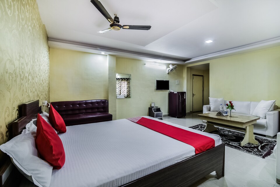 OYO 33438 Hotel Holiday Inn, Darbhanga city, Darbhanga